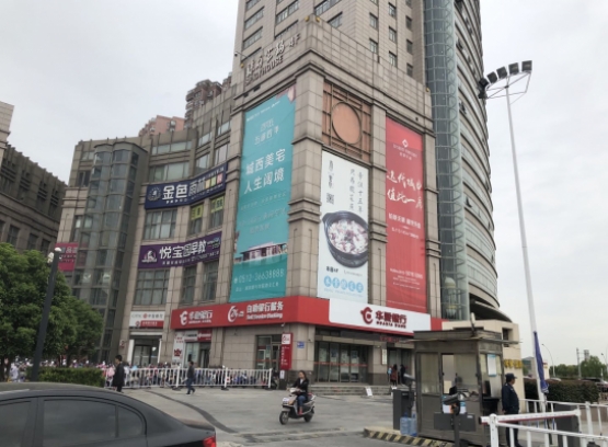 昆山CBD市中心黄金地段大牌广告